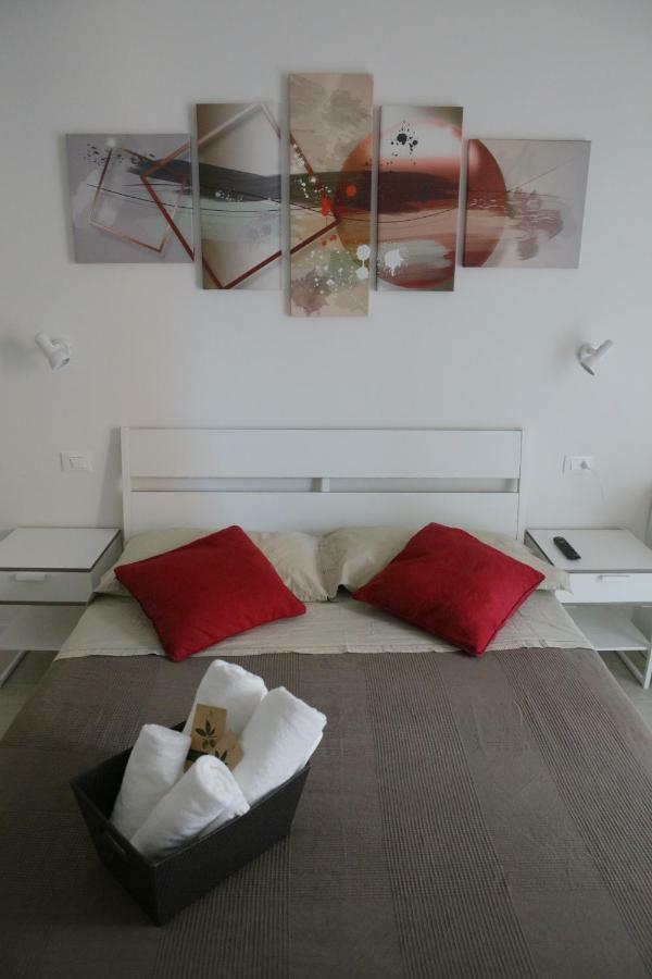 Soleluna Fiera 6 Rooms Болоня Екстериор снимка